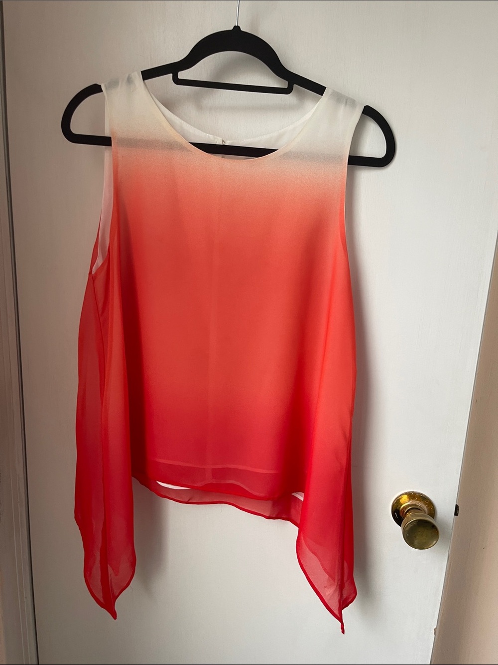 NWOT NEWYORK AND COMPANY Sleeveless Ombre Chiffon Top in Coral and White SIZE M
